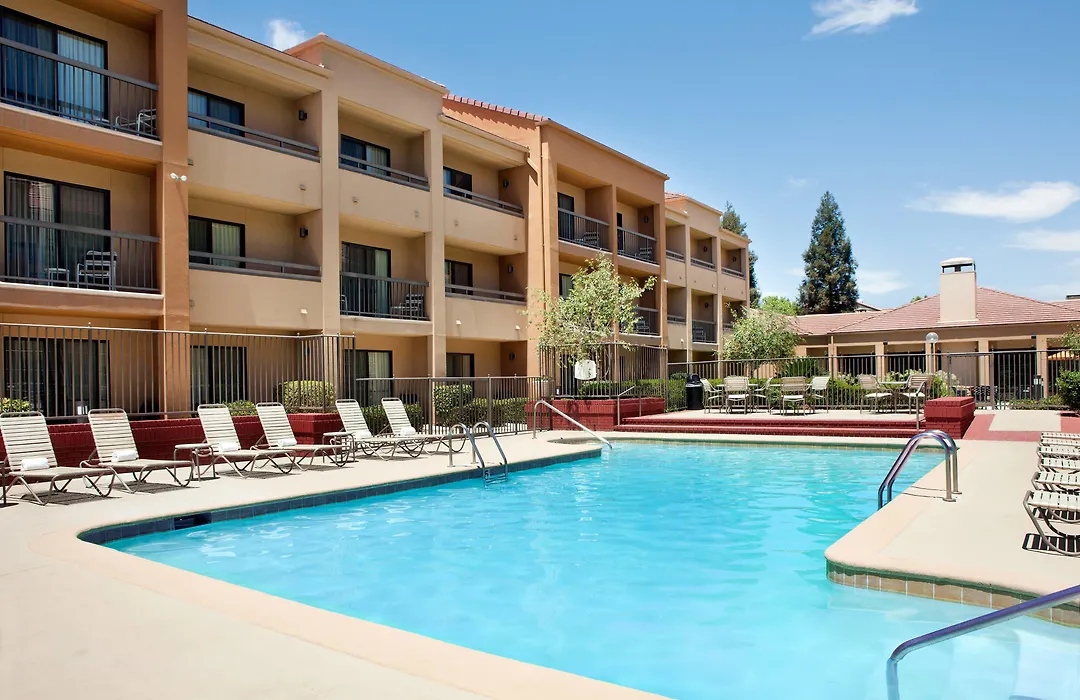 Courtyard By Marriott Bakersfield-1