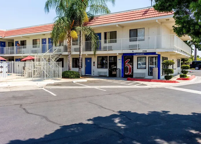 Motel 6 Bakersfield, CA - Convention Center